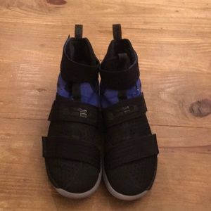 Nike Lebron James 10 basketball shoes size 10